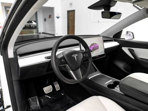 Used 2022 Tesla Model Y Performance AWD/4WD image 3