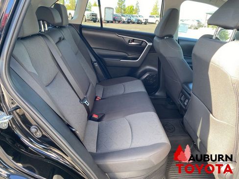 Used 2022 Toyota RAV4 XLE w/ XLE Grade Weather Package AWD/4WD image 18