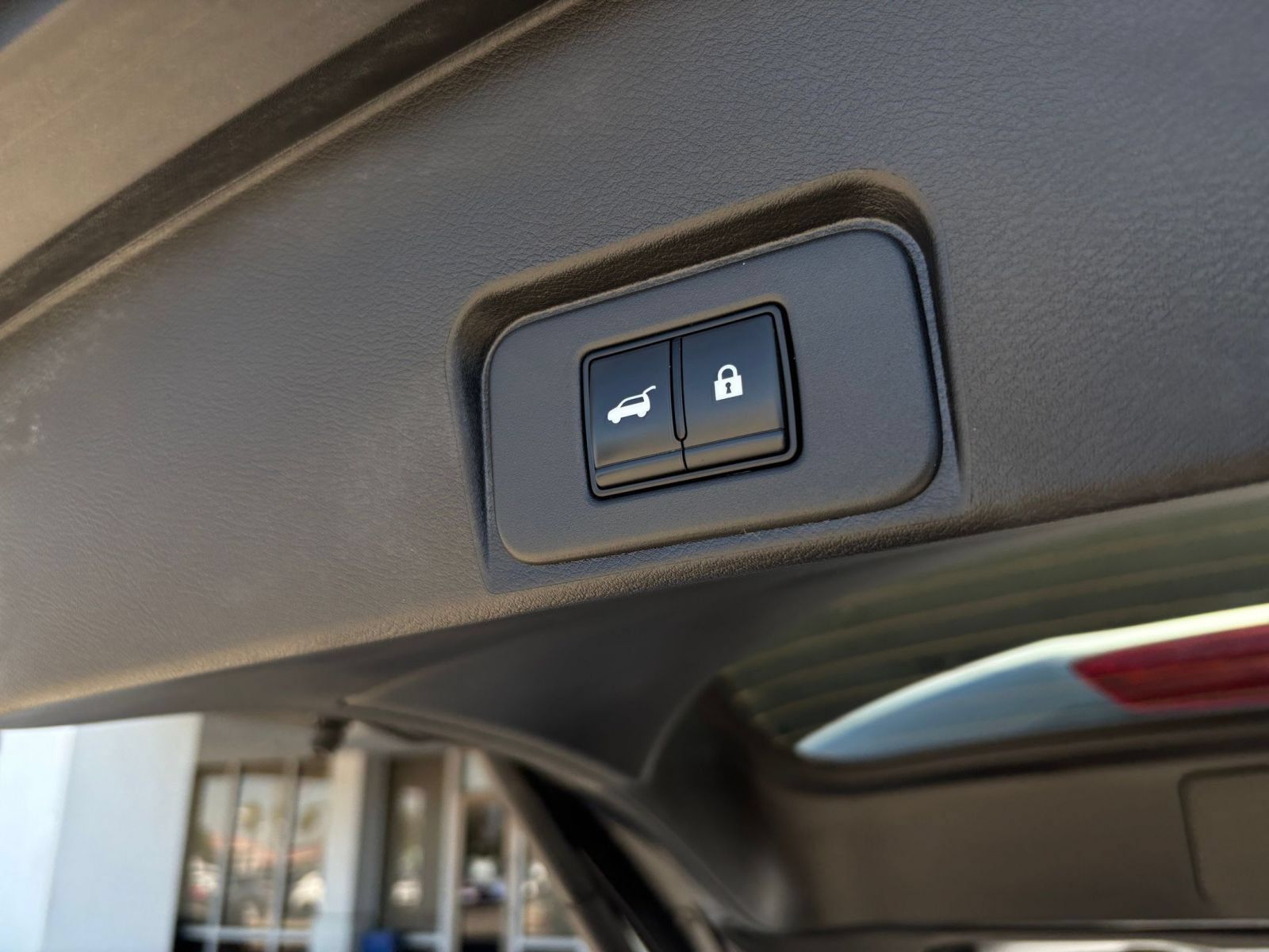 Used 2025 Nissan Rogue SV FWD image 22