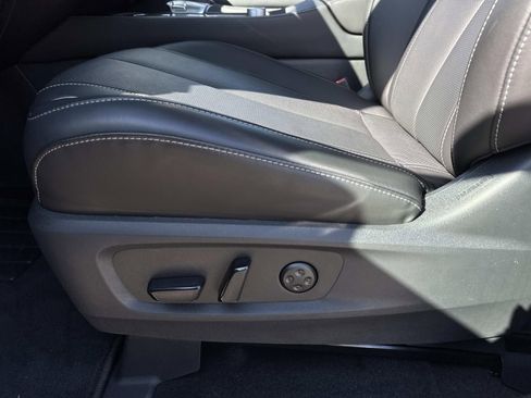 Certified 2025 INFINITI QX60 Luxe w/ Vision Package image 20