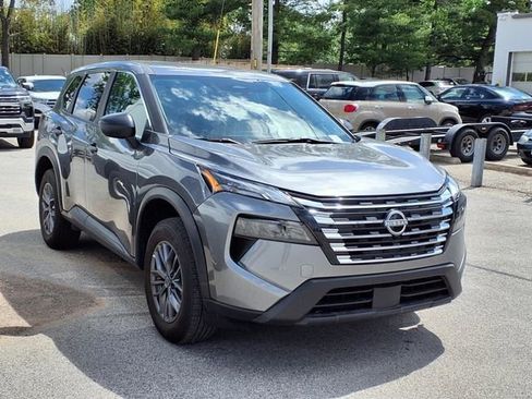 Used 2024 Nissan Rogue S image 1