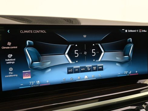 Used 2025 BMW X7 xDrive40i w/ M Sport Package image 28