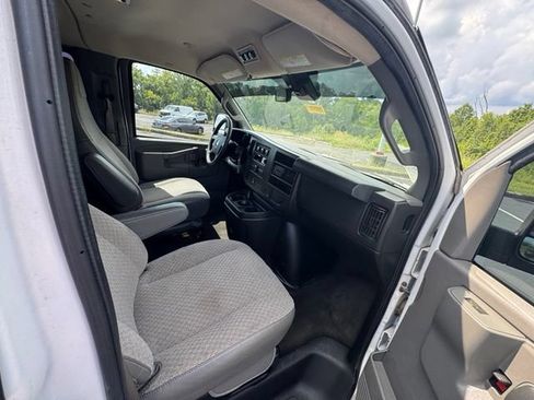 Used 2019 Chevrolet Express 3500 LT w/ LT Preferred Equipment Group RWD image 27