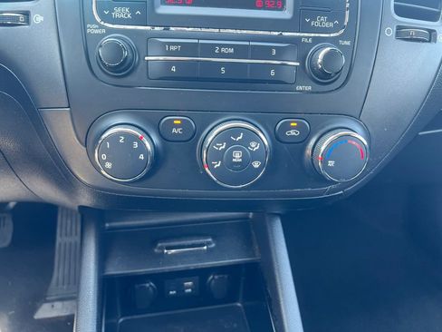 Used 2016 Kia Forte LX FWD image 19