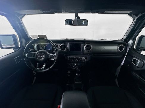 Used 2018 Jeep Wrangler Unlimited Sahara image 10