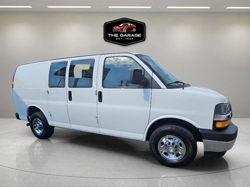 Used 2022 Chevrolet Express 2500 w/ Driver Convenience Package image 7