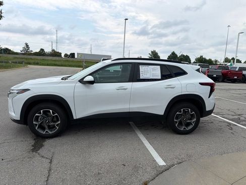Used 2024 Chevrolet Trax LT w/ Driver Confidence Package FWD image 6