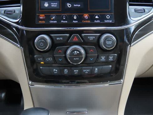 Used 2021 Jeep Grand Cherokee Limited AWD/4WD image 23