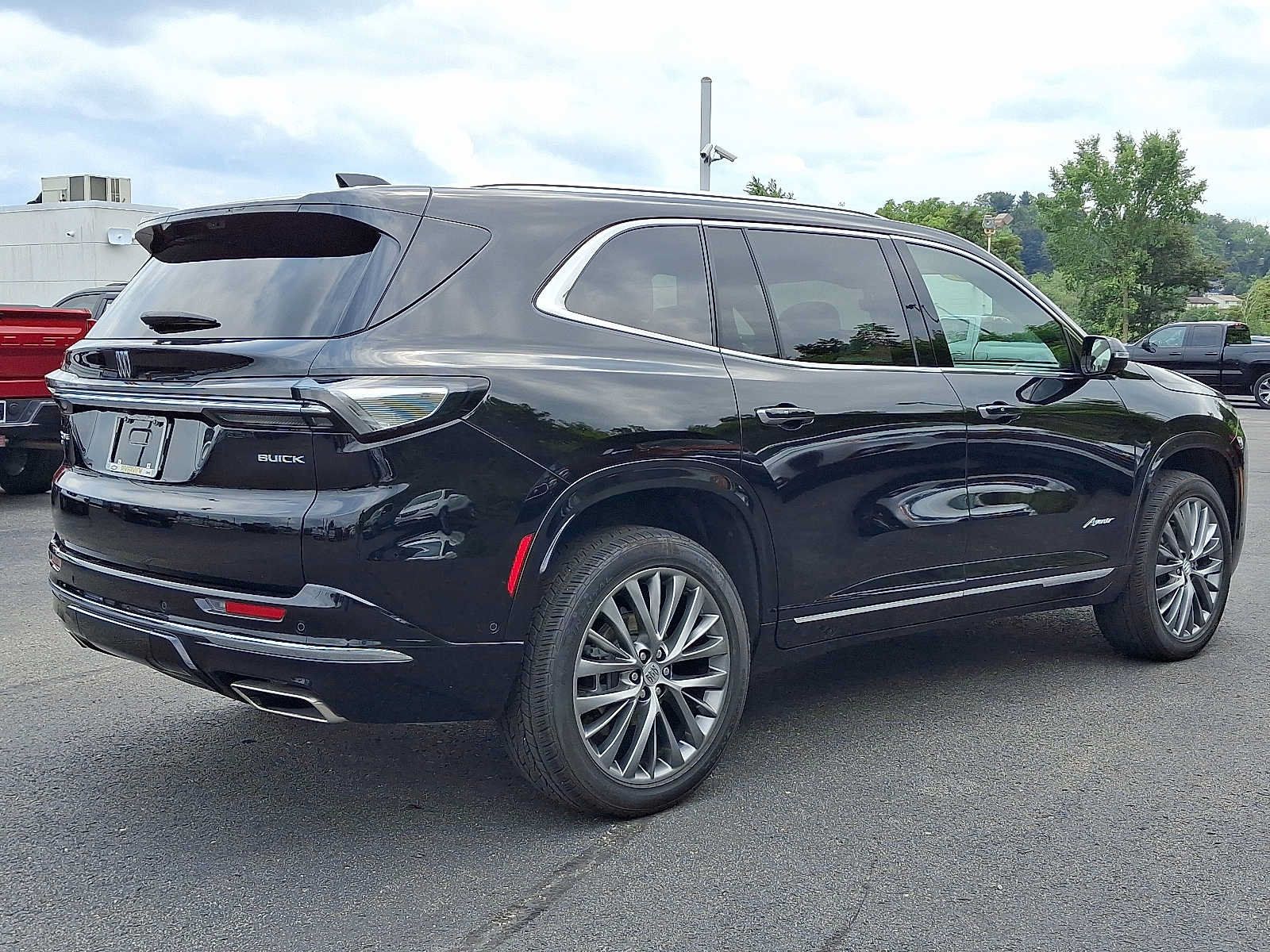 Used 2025 Buick Enclave Avenir w/ Super Cruise Package AWD/4WD image 6