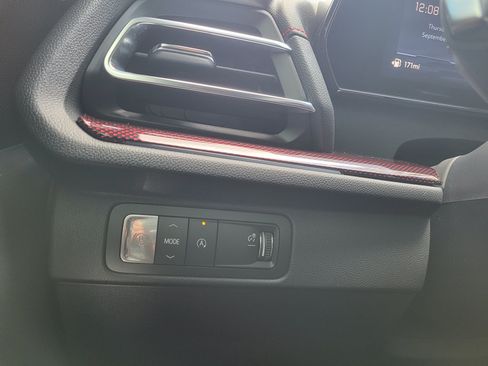 Used 2026 Chevrolet Traverse RS w/ LPO, Floor Liner Package FWD image 16