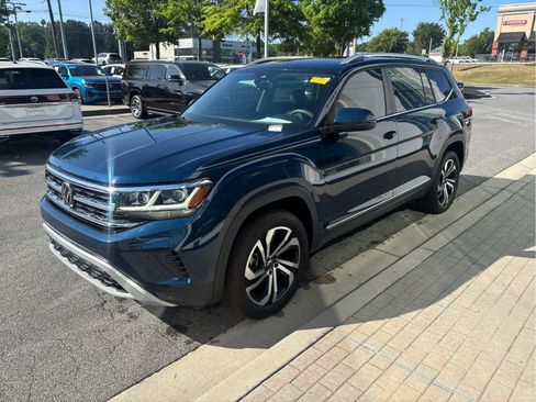 Used 2023 Volkswagen Atlas SEL image 3