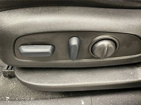 Used 2023 GMC Terrain SLE w/ Driver Convenience Package image 29