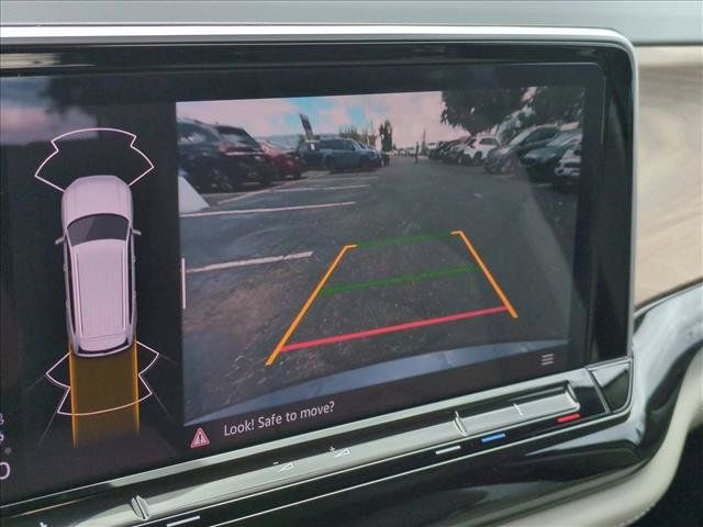 Used 2025 Volkswagen Atlas SE FWD image 13