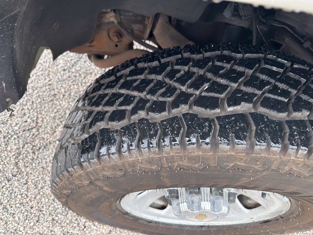 Used 2005 Chevrolet Silverado 3500 LS w/ Heavy-Duty Power Package AWD/4WD image 4