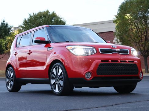 Used 2015 Kia Soul ! w/ Sun & Sound Package FWD image 1
