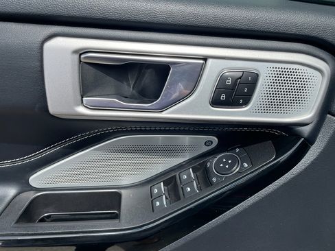 Used 2022 Ford Explorer ST w/ ST Street Pack image 18