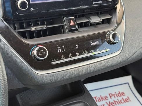 Used 2022 Toyota Corolla LE FWD image 28