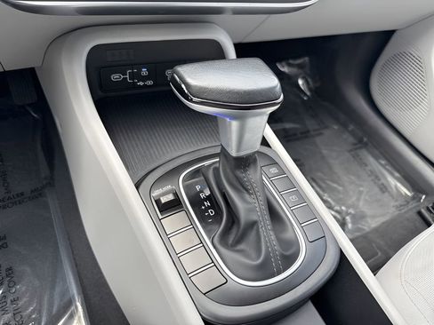 Used 2024 Hyundai Kona SEL FWD image 16