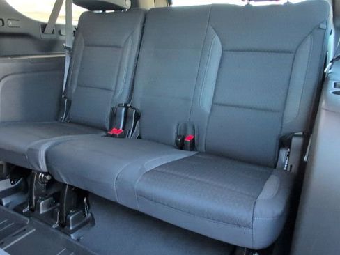 New 2026 Chevrolet Suburban LS image 9