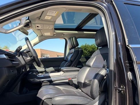 Used 2025 Lincoln Navigator L Reserve AWD/4WD image 36