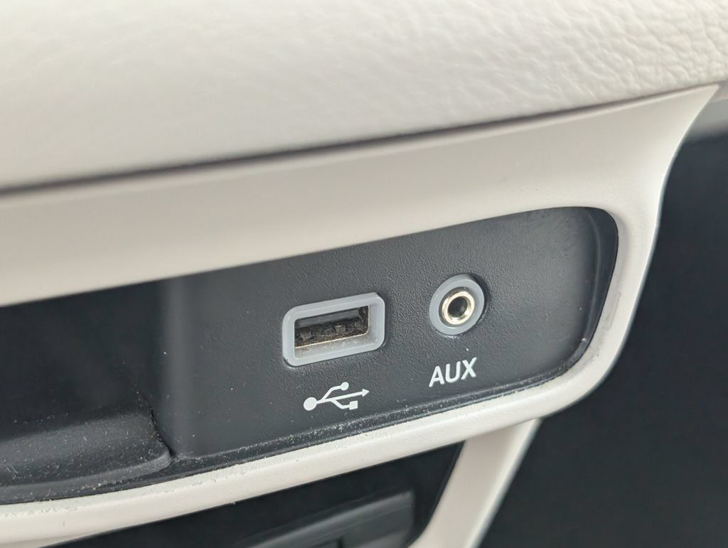 Used 2017 Chrysler Pacifica Touring FWD image 23
