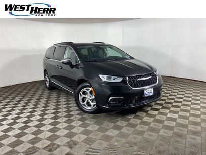 Used 2023 Chrysler Pacifica Limited