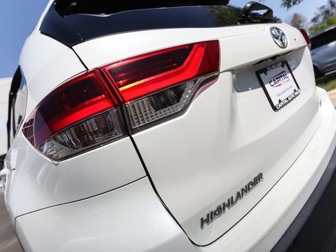 Used 2017 Toyota Highlander XLE image 32