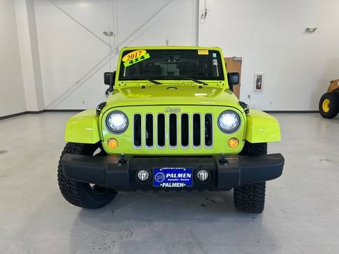 Used 2017 Jeep Wrangler Sahara w/ Connectivity Group AWD/4WD image 2