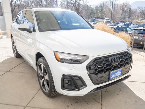 Used 2023 Audi Q5 2.0T Prestige w/ Prestige Package image 2