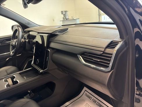 Used 2025 GMC Acadia Elevation w/ Elevation Premium Package AWD/4WD image 30