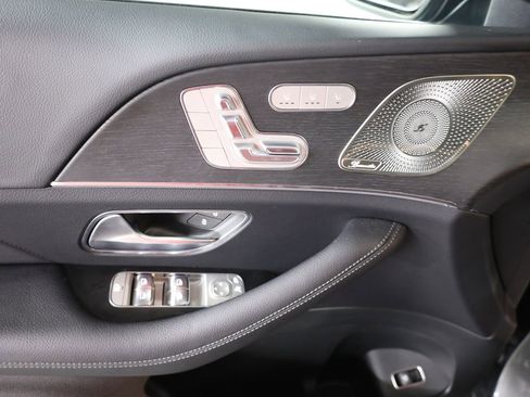 Used 2025 Mercedes-Benz GLS 450 4MATIC image 10