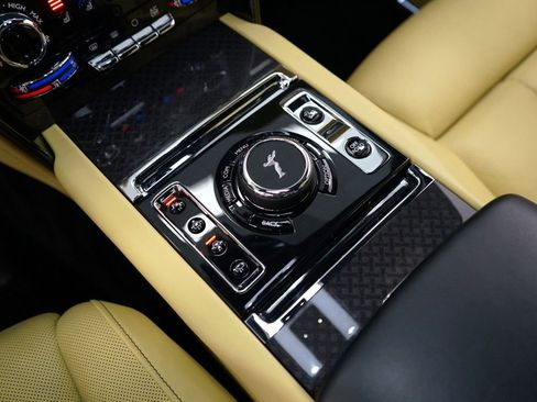 Used 2022 Rolls-Royce Cullinan Black Badge w/ Dark Exterior Package AWD/4WD image 54