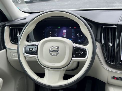 Certified 2022 Volvo XC60 B5 Inscription w/ Advanced Package image 21