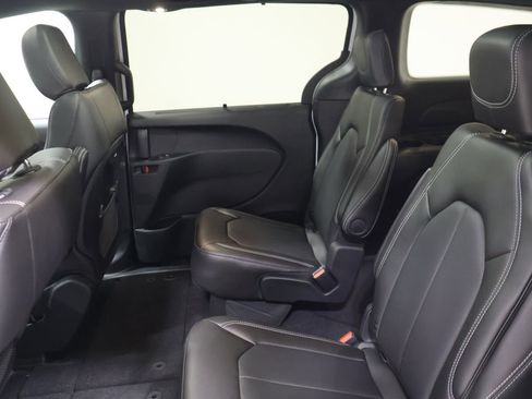New 2026 Chrysler Pacifica Select FWD image 12