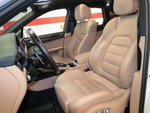 Used 2023 Porsche Macan S image 11