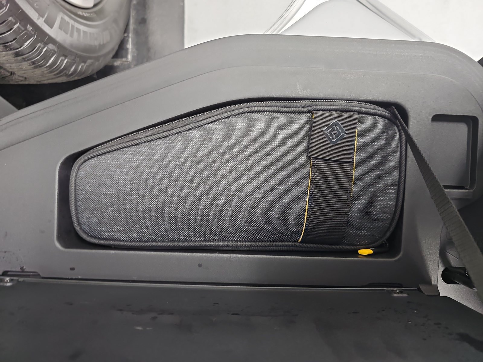 Used 2024 Rivian R1T Adventure Dual AWD/4WD image 32