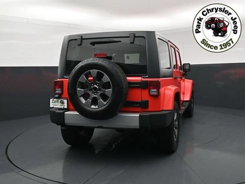 Used 2013 Jeep Wrangler Unlimited Sahara w/ Dual Top Group AWD/4WD image 5