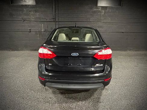 Used 2015 Ford Fiesta SE image 4