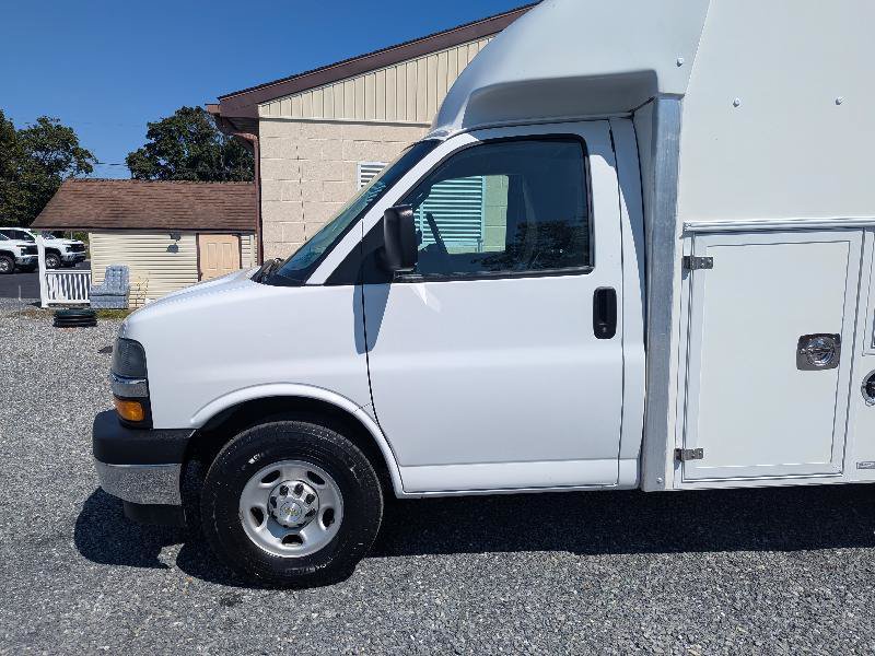 Used 2021 Chevrolet Express 3500 w/ Power Convenience Package RWD image 2