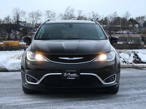 Used 2018 Chrysler Pacifica Touring-L image 7