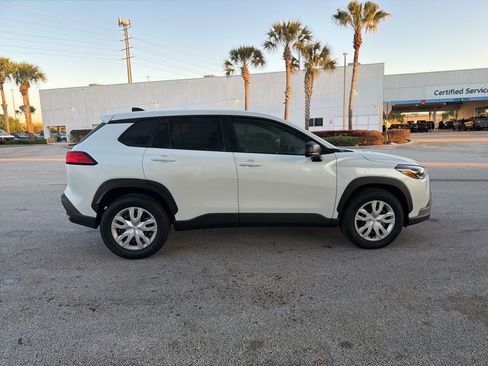 Used 2025 Toyota Corolla Cross L image 6