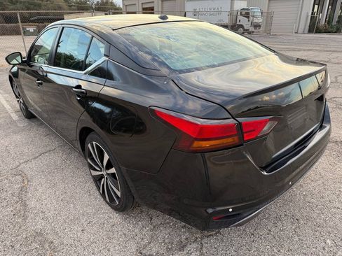 Used 2021 Nissan Altima 2.5 SR FWD image 8