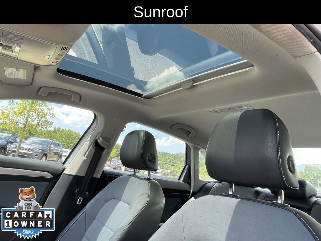 Used 2025 Volkswagen Jetta SE FWD image 17