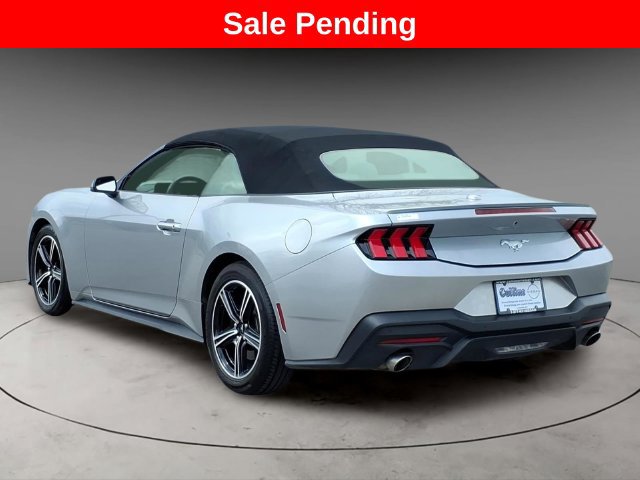 Used 2024 Ford Mustang Convertible RWD image 3