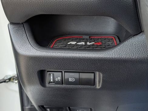 Used 2022 Toyota RAV4 LE image 22