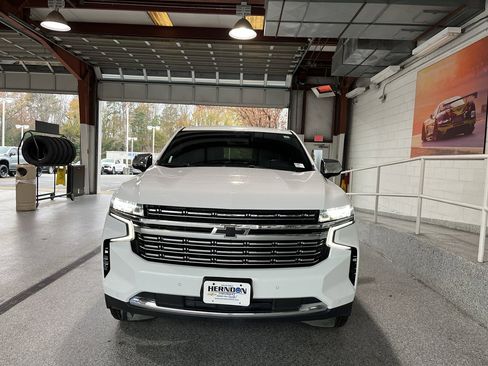 Used 2023 Chevrolet Suburban Premier image 2