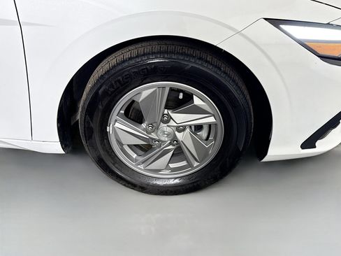 Used 2025 Hyundai Elantra SE FWD image 31