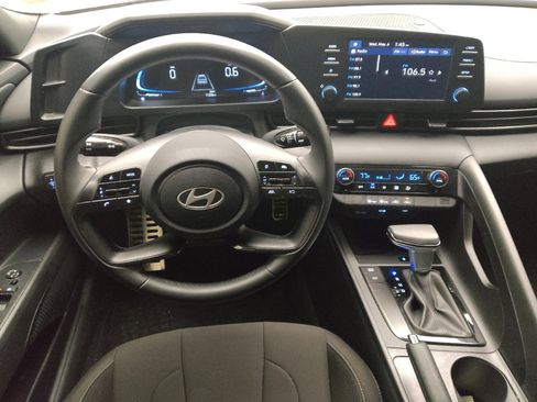 Used 2025 Hyundai Elantra Sport FWD image 22