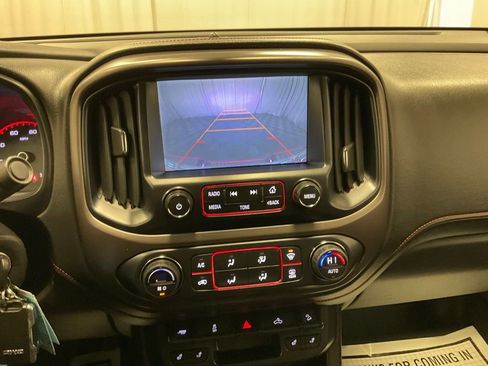 Used 2015 GMC Canyon SLE w/ All-Terrain Package image 9