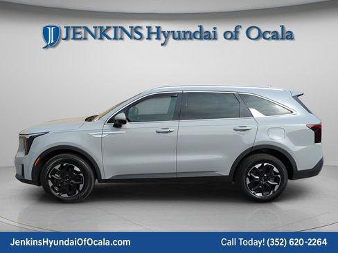 Used 2024 Kia Sorento S image 7